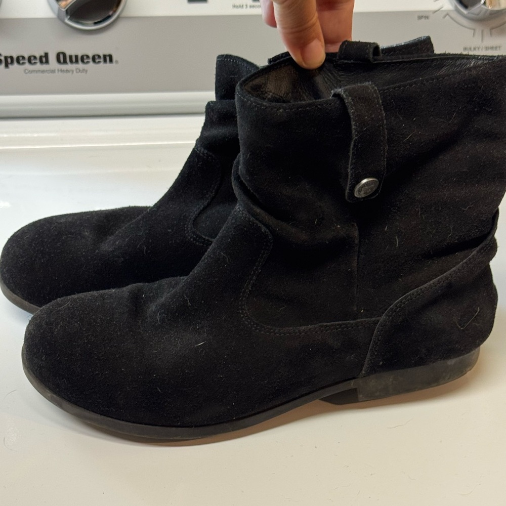 Birkenstock Sarnia Black suede boot bootie. EUC size 39